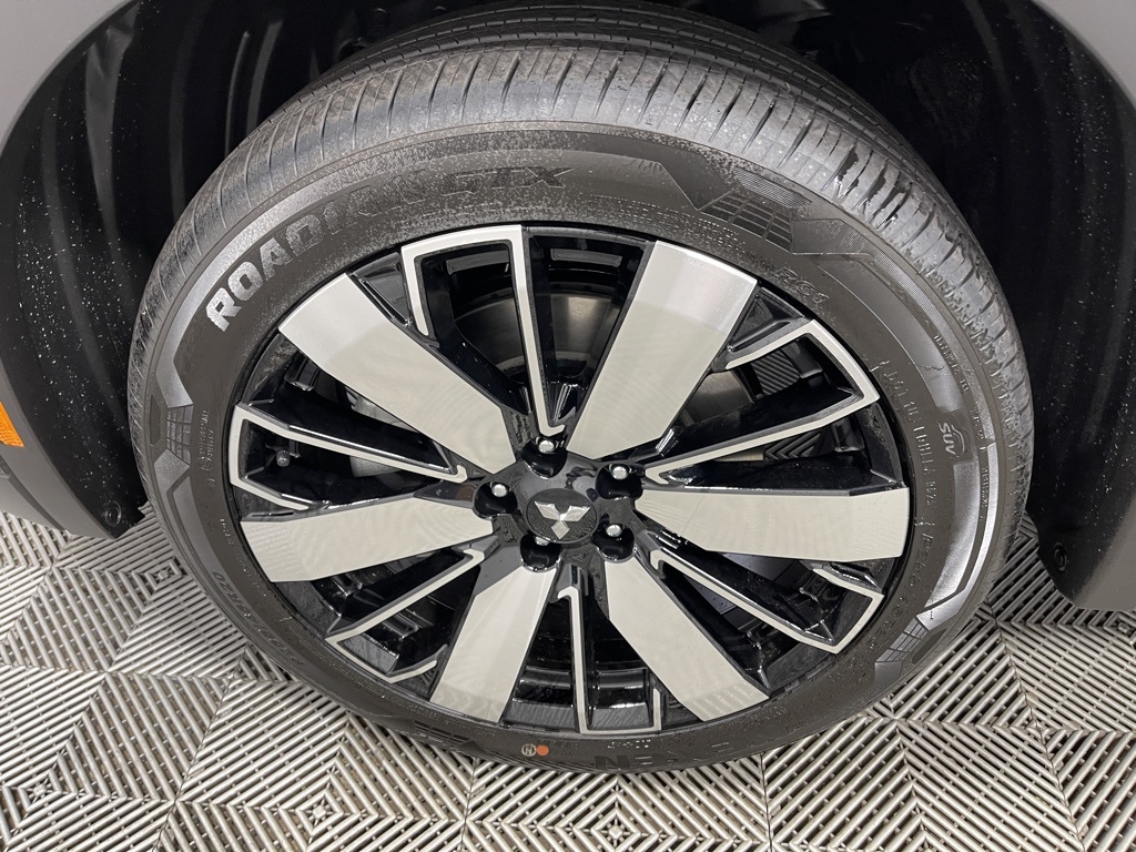 2025 Mitsubishi Outlander SE photo 31