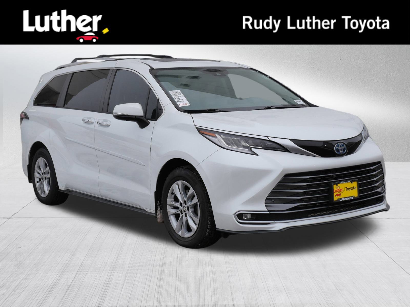 2022 Toyota Sienna Limited's photo