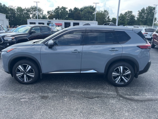 2023 Nissan Rogue Platinum photo 3