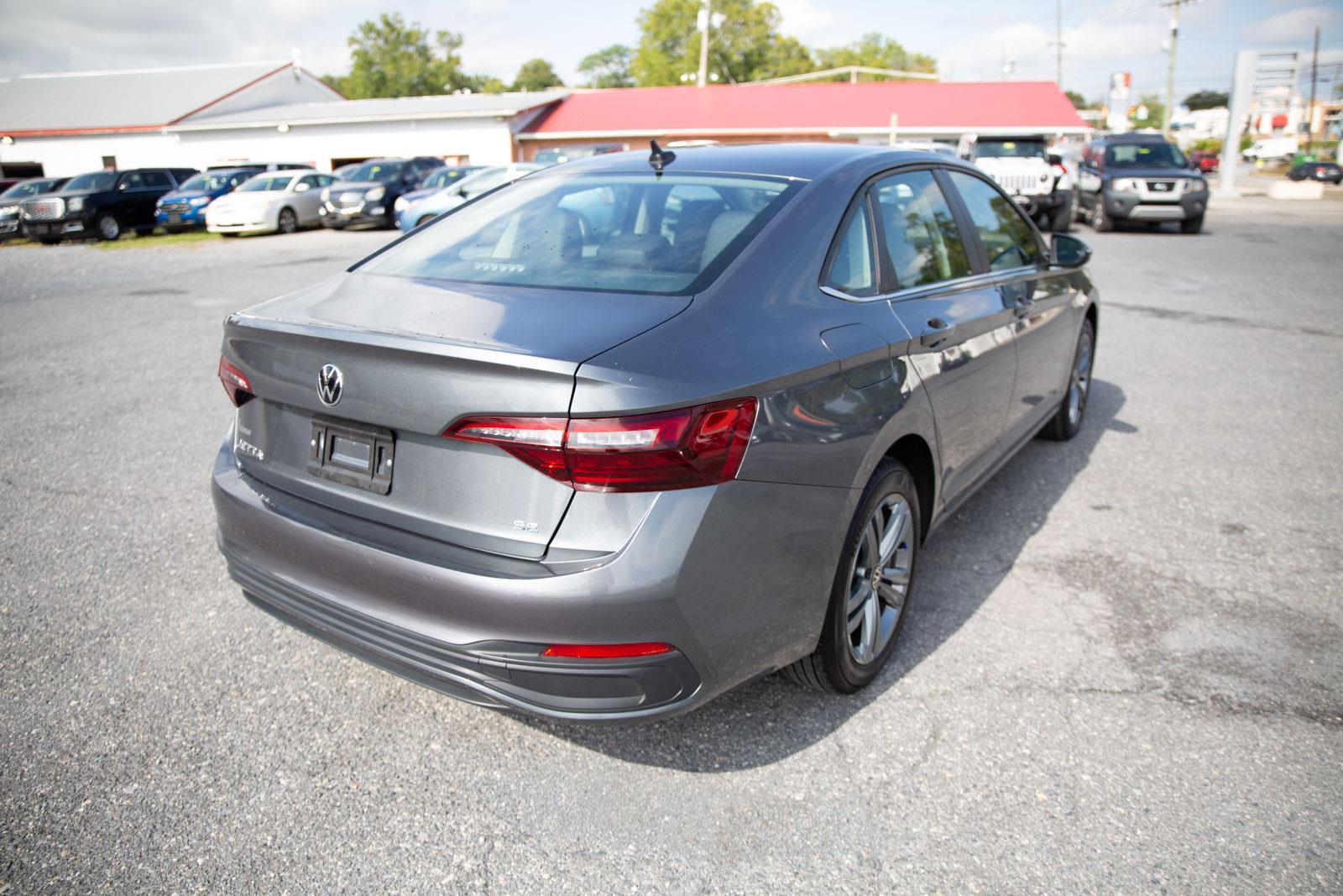 2024 Volkswagen Jetta SE photo 3