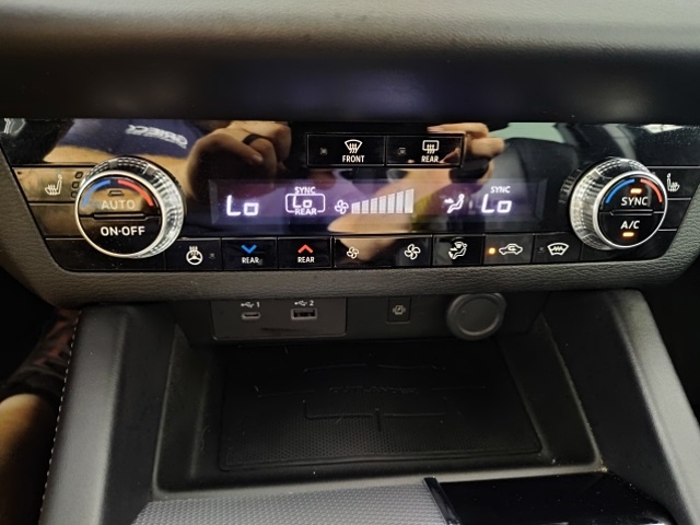 2023 Mitsubishi Outlander SEL photo 18