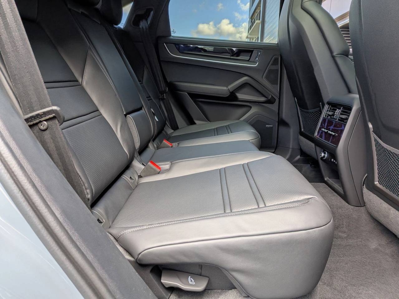 2026 Porsche Cayenne S E-Hybrid Coupe photo 22
