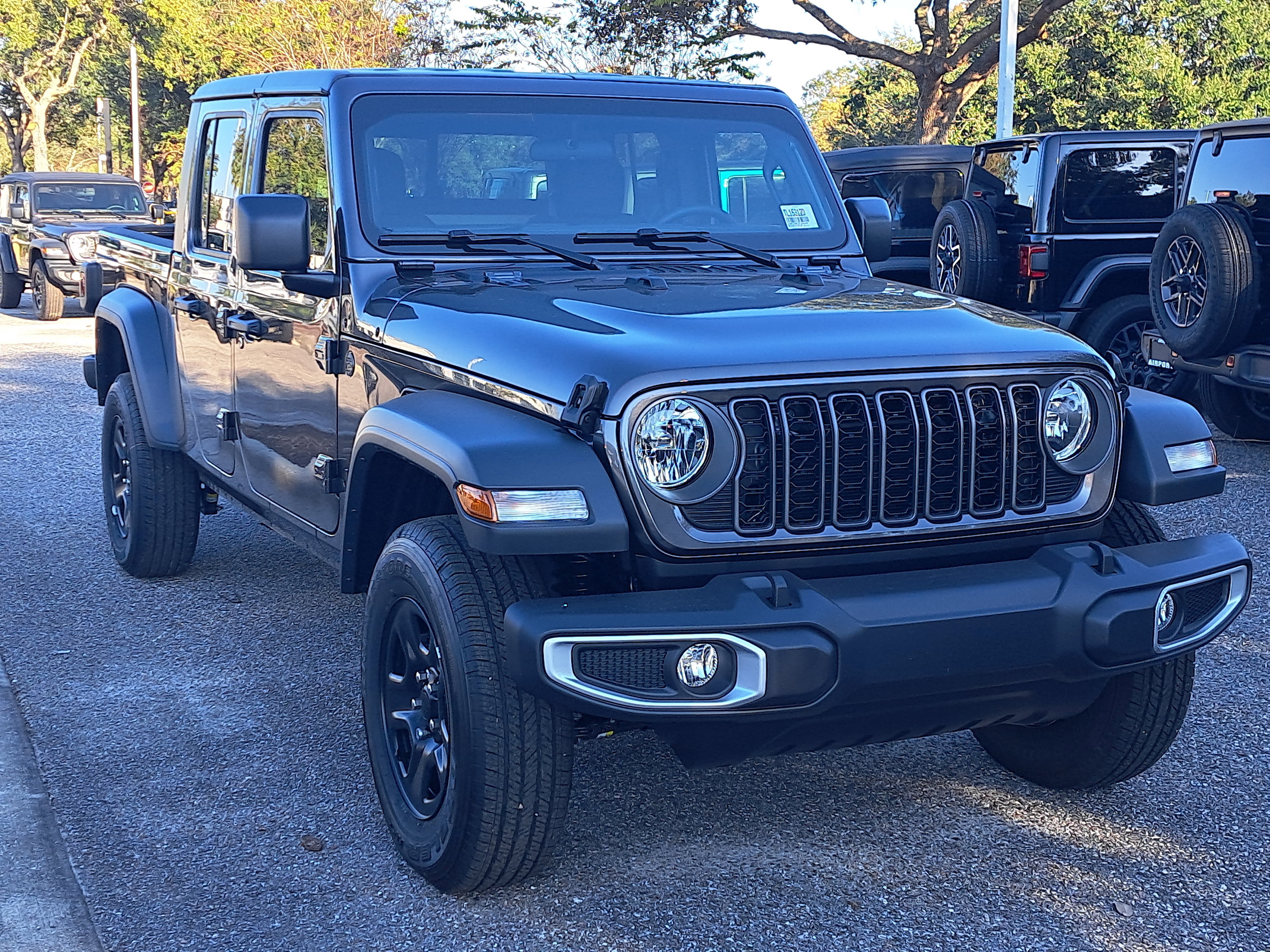 2026 Jeep Gladiator Sport's photo