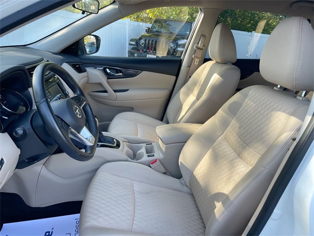 2018 Nissan Rogue SV photo 18