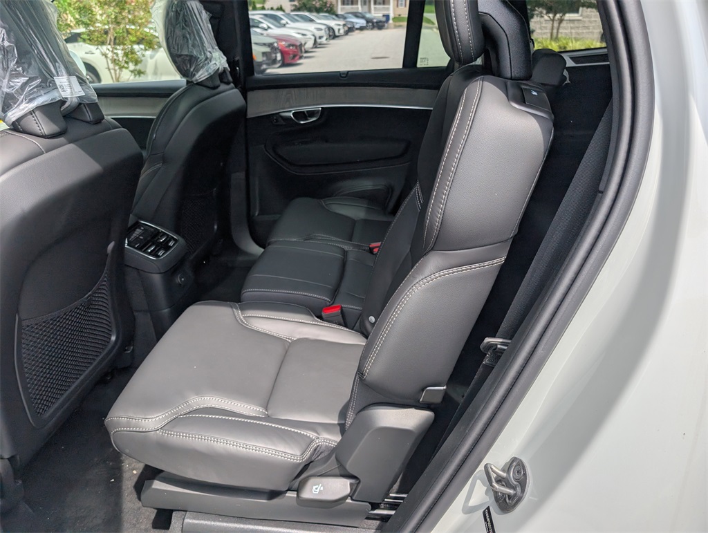 2025 Volvo XC90 T8 photo 8