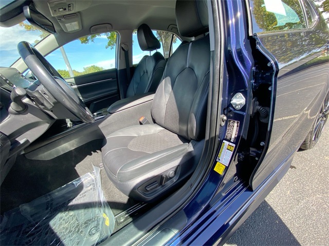 2022 Toyota Camry XSE photo 3
