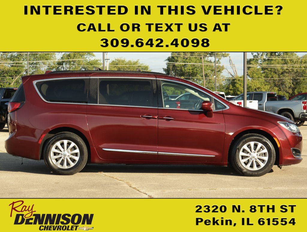 2017 Chrysler Pacifica Touring L photo 8