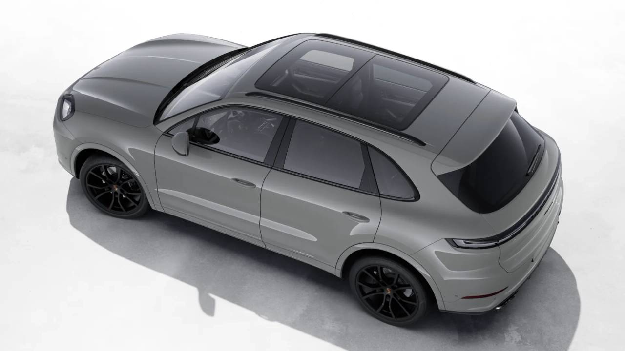 2025 Porsche Cayenne photo 3