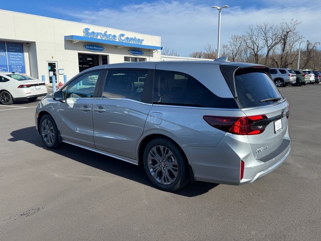 2026 Honda Odyssey Touring photo 3