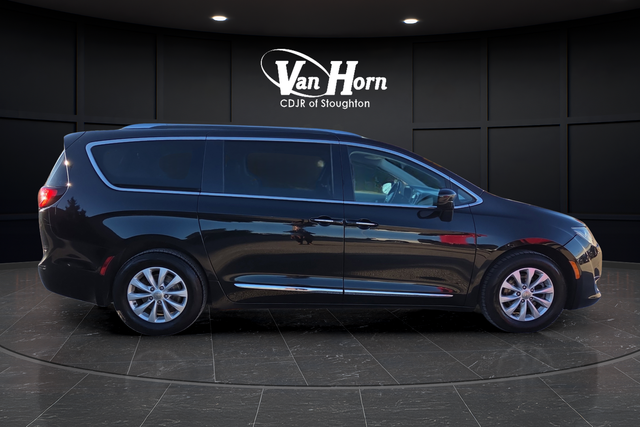 Used 2019 Chrysler Pacifica Touring L with VIN 2C4RC1BG5KR651910 for sale in Stoughton, WI