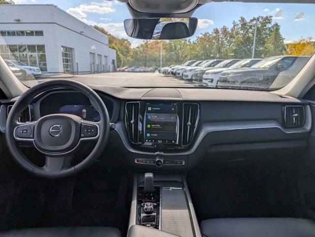 2025 Volvo XC60 B5 Core photo 15