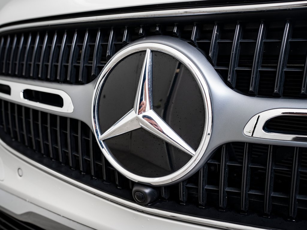 2025 Mercedes Benz GLC 300 4MATIC photo 3