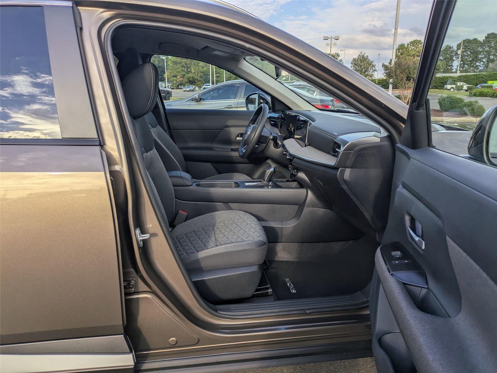 2026 Nissan Kicks SV photo 29