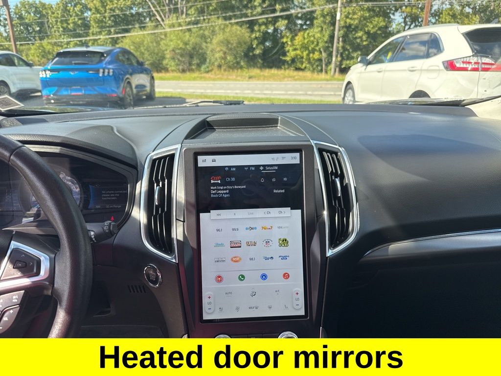 2022 Ford Edge Titanium photo 17