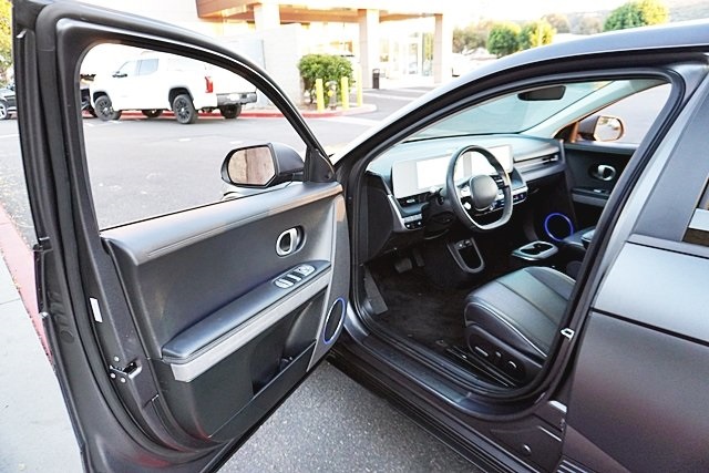 Used 2023 Gray Hyundai SEL image 34