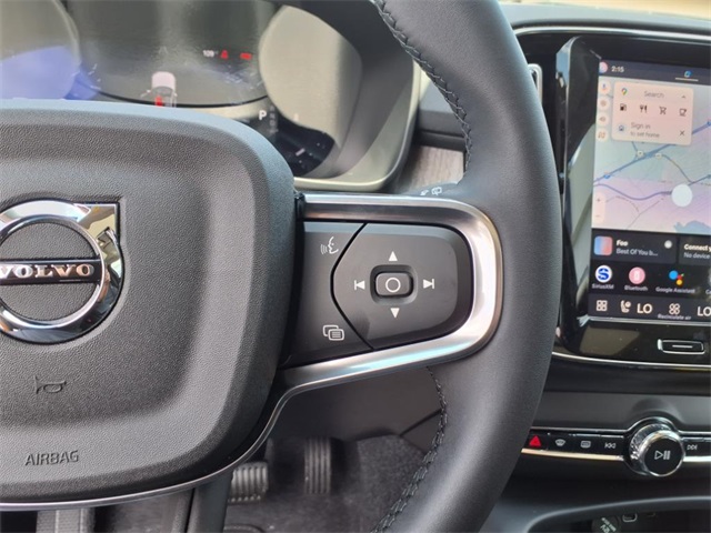 2026 Volvo XC40 Plus photo 11