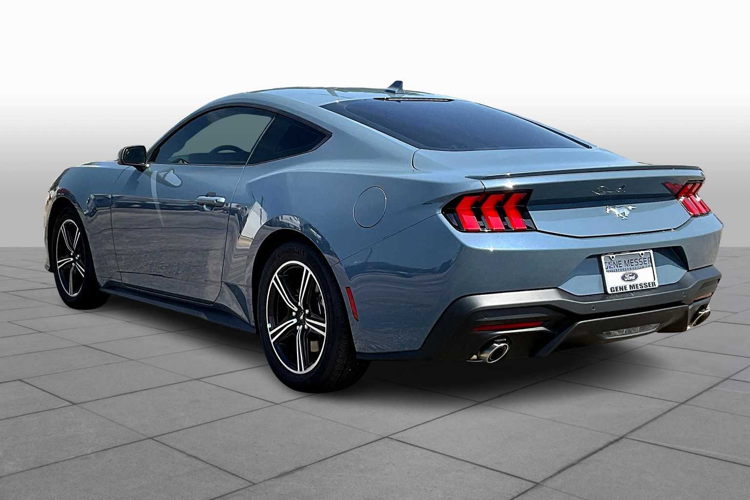 2025 Ford Mustang EcoBoost Premium photo 11