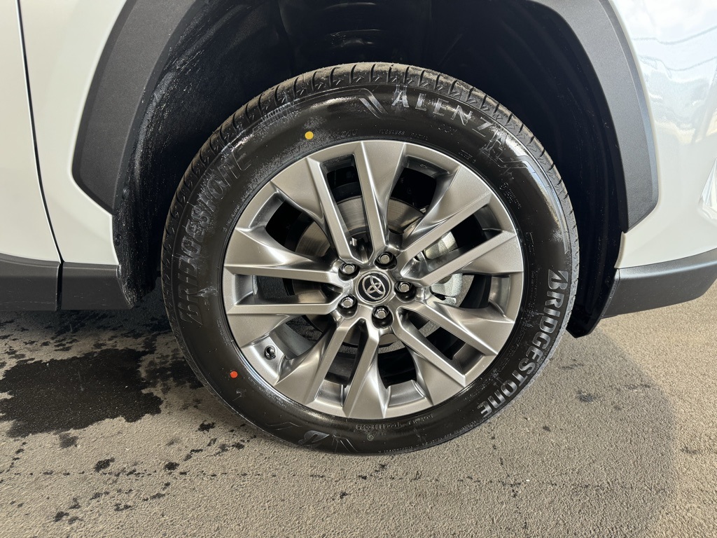 2025 Toyota RAV4 XLE Premium photo 7