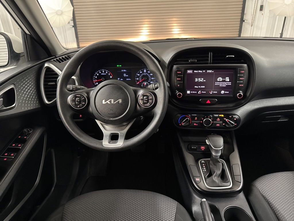 2022 Kia Soul LX photo 11
