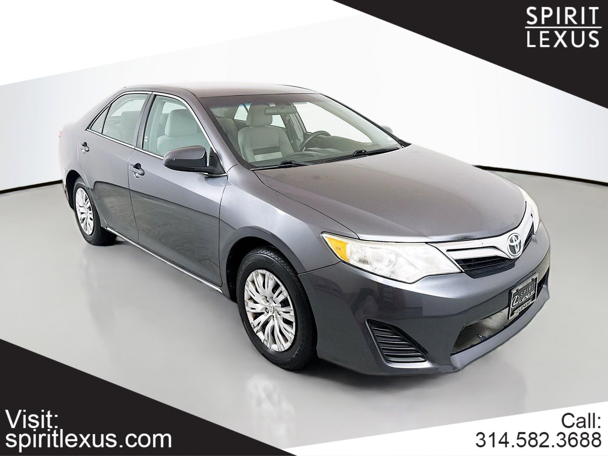 2014 Toyota Camry LE's photo