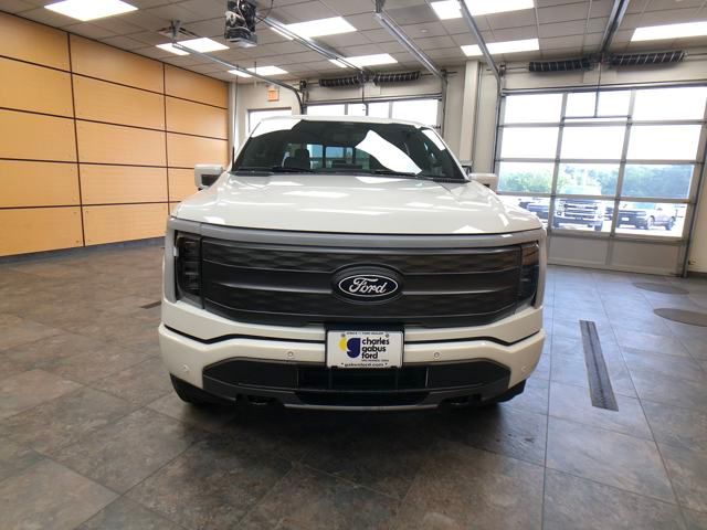 2025 Ford F-150 Lightning Lariat photo 3