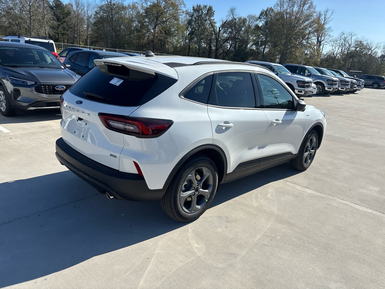 2025 Ford Escape ST-Line photo 4