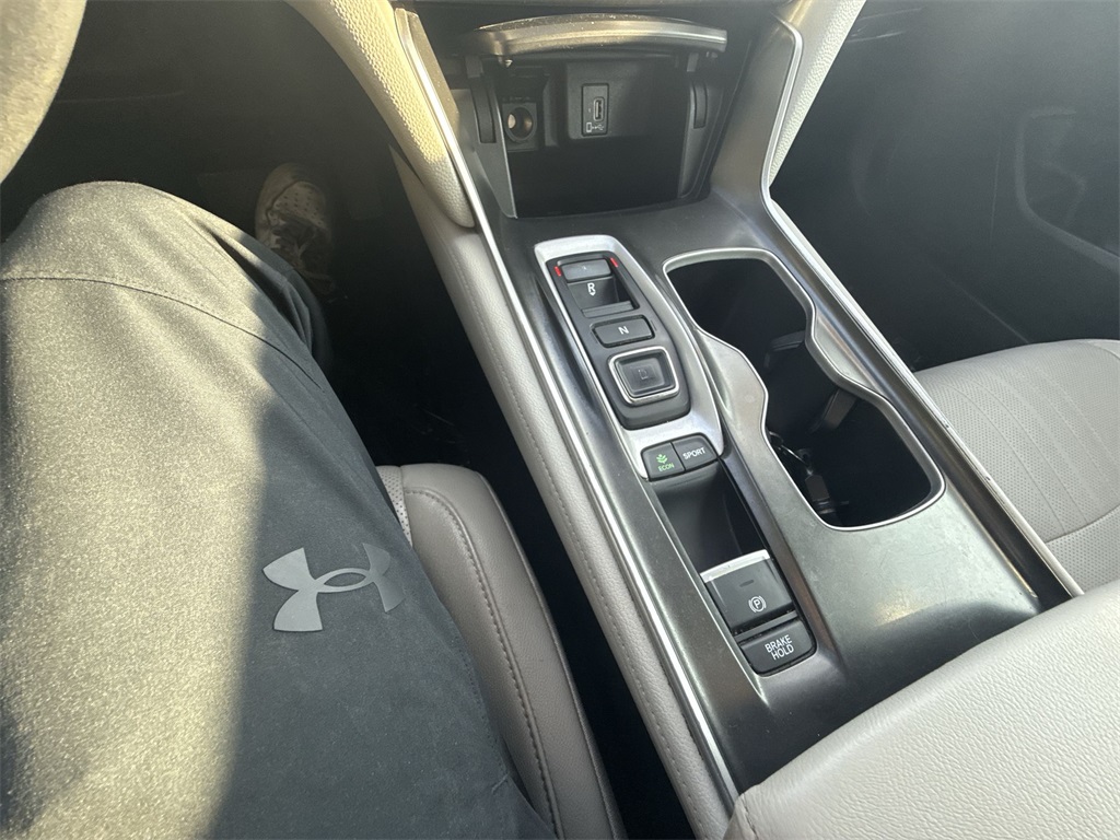 2018 Honda Accord Touring 2.0T photo 19