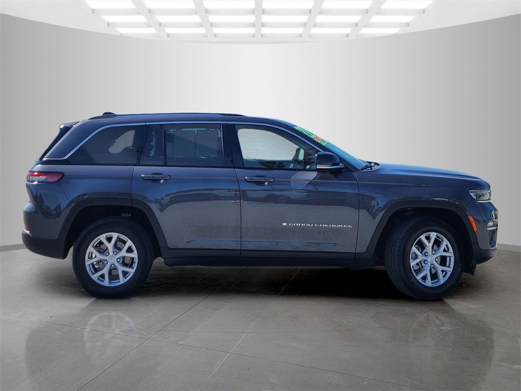 2022 Jeep Grand Cherokee Limited photo 2