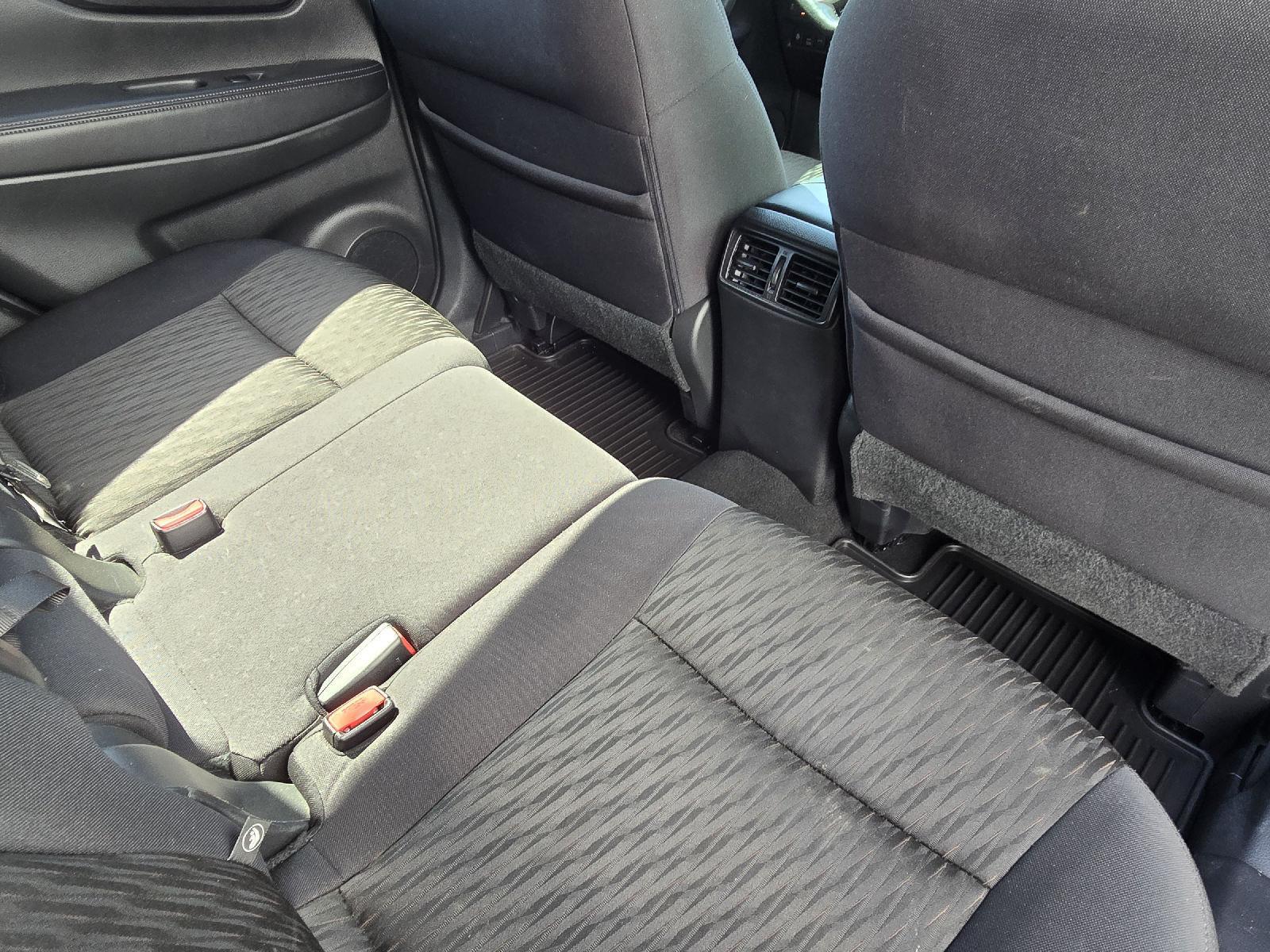 2017 Nissan Rogue SV photo 30