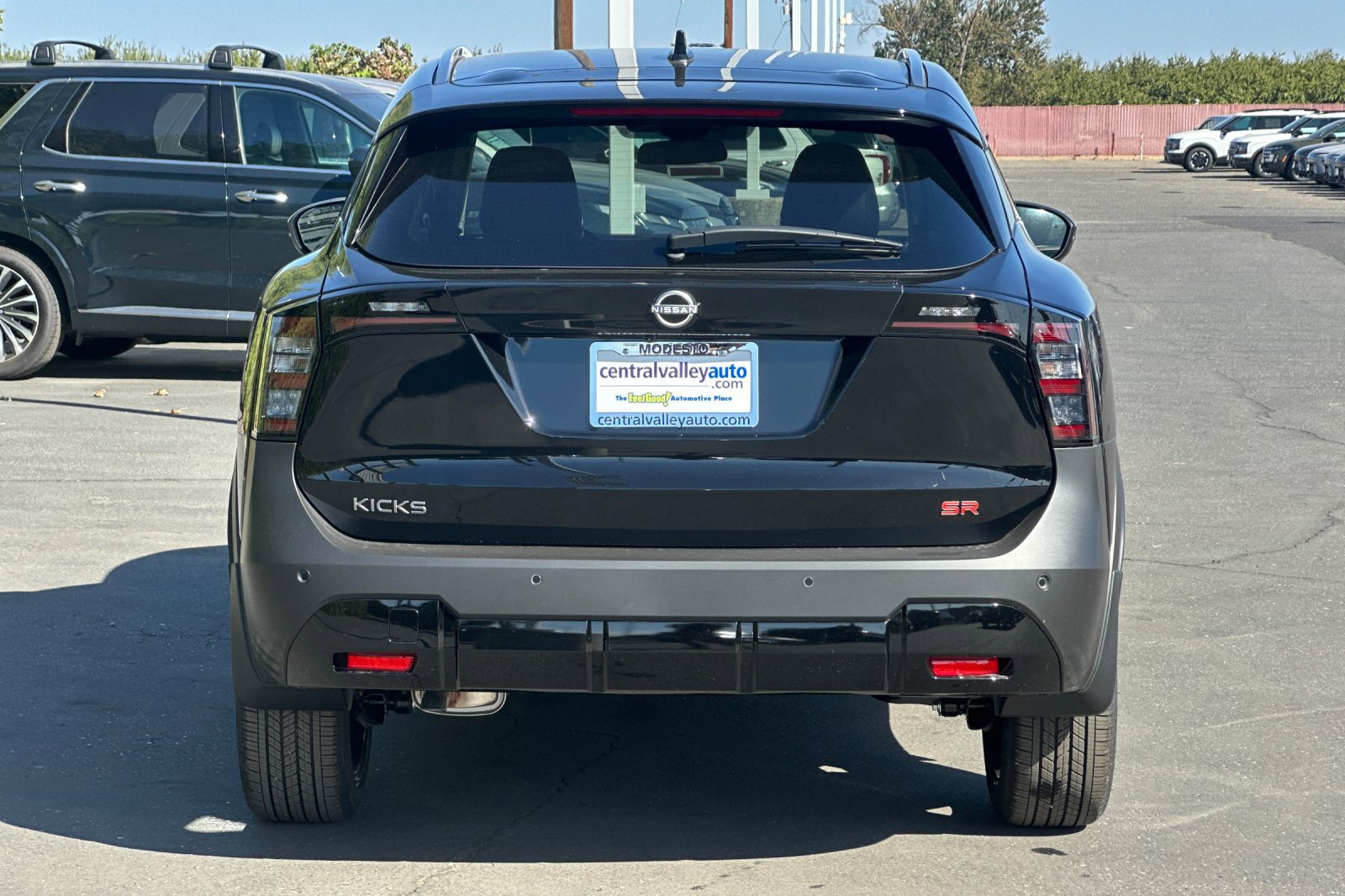 2026 Nissan Kicks SR photo 3
