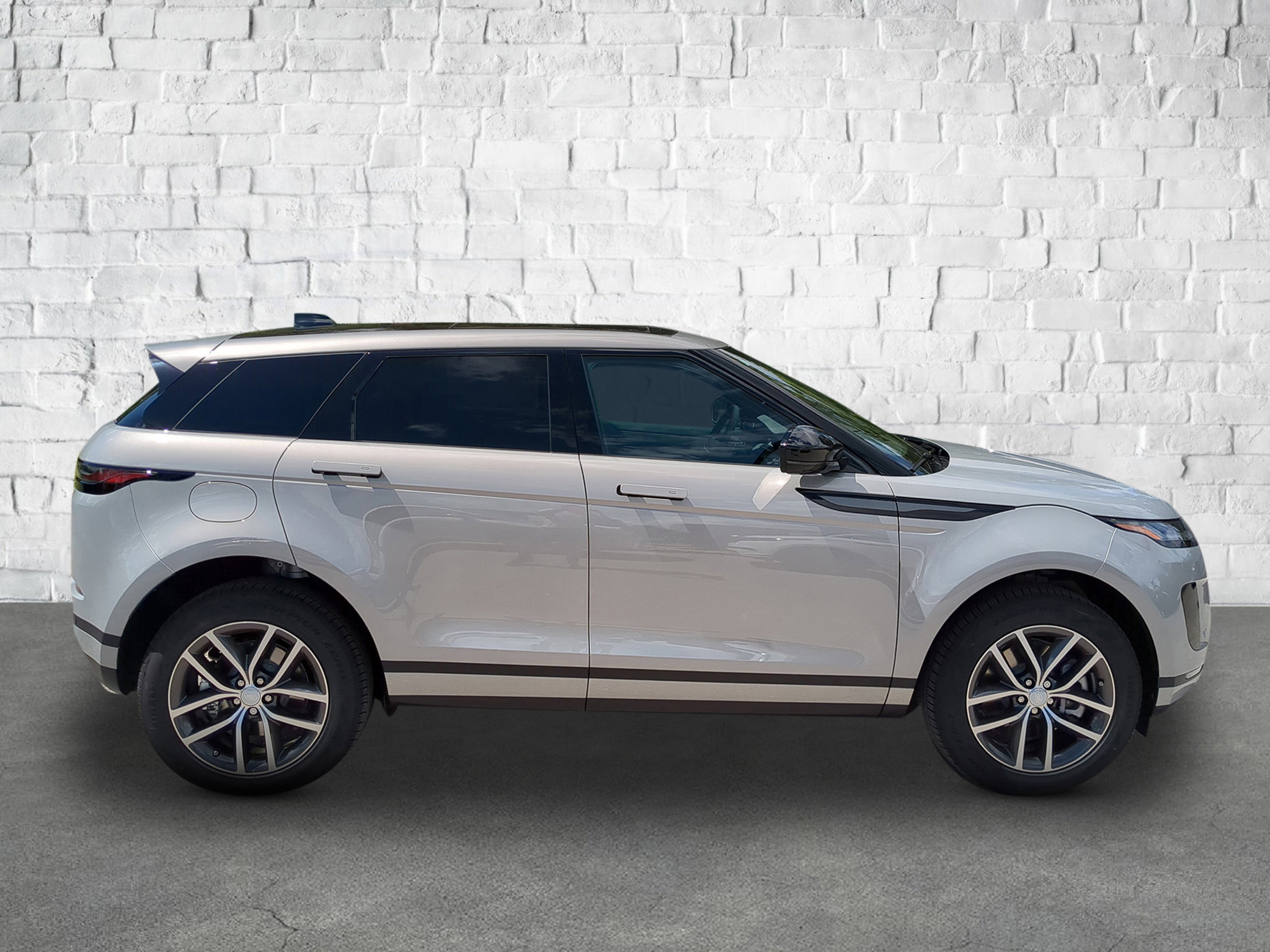 2026 Land Rover Range Rover Evoque S photo 3