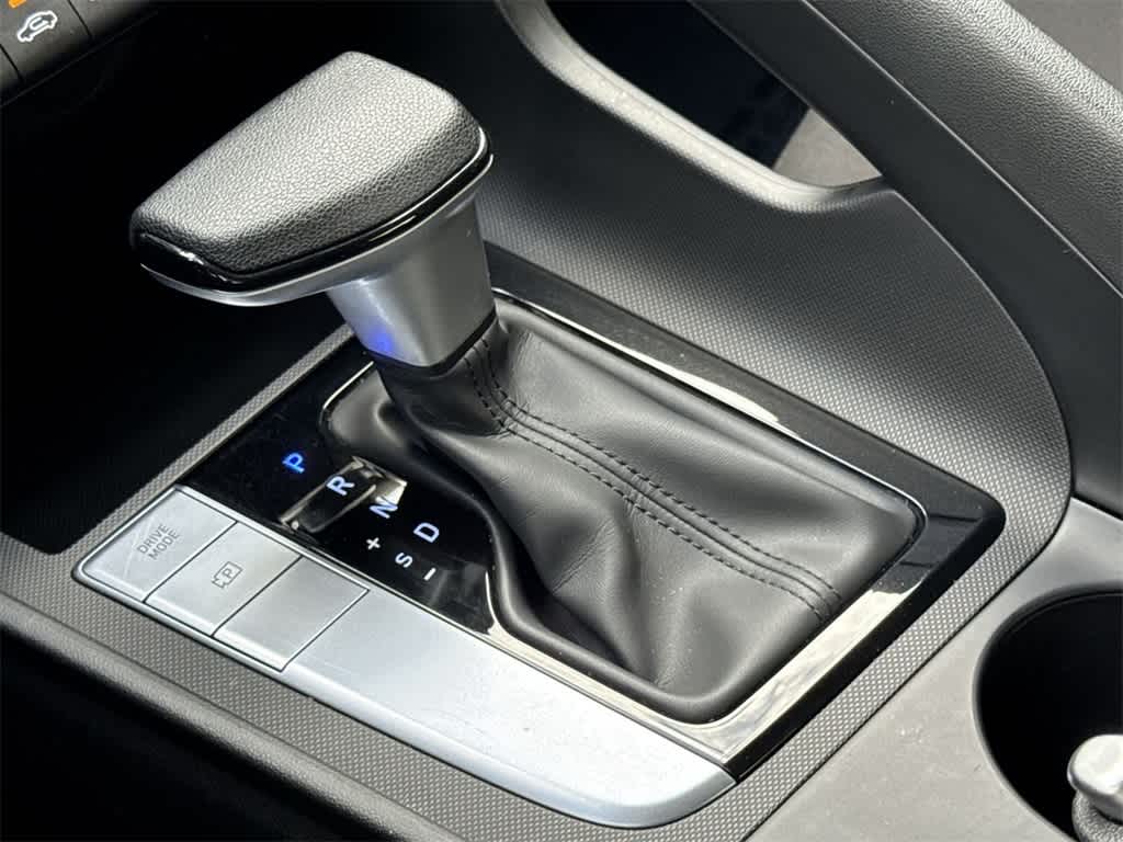 2024 Hyundai Elantra SEL photo 18