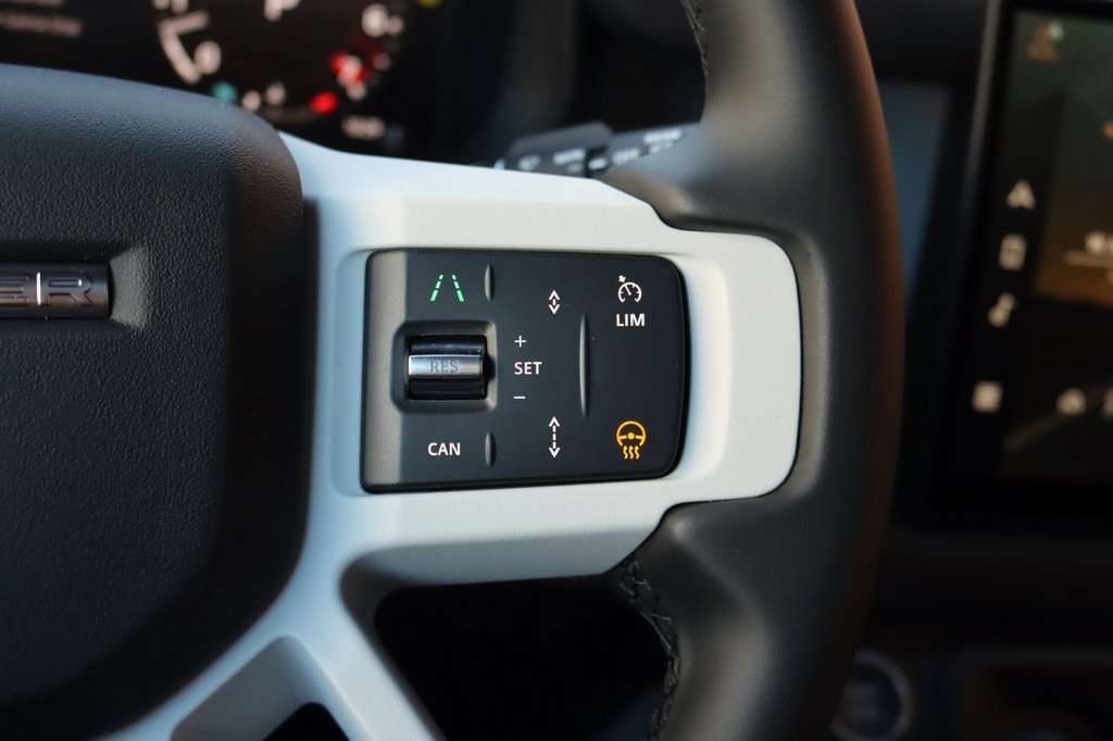 2025 Land Rover Defender 110 S photo 14