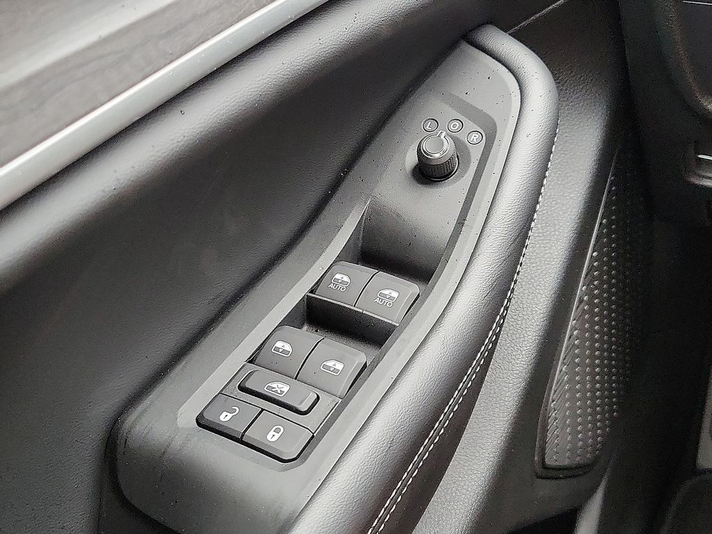 2025 Jeep Grand Cherokee Limited photo 13