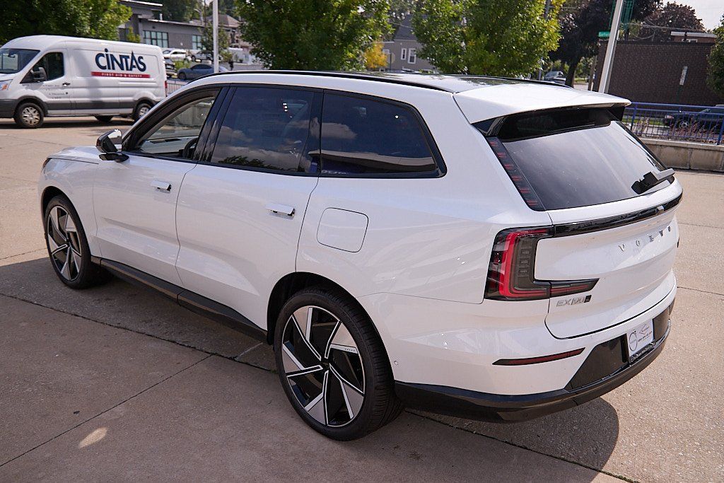 2025 VOLVO EX90 - Image 6