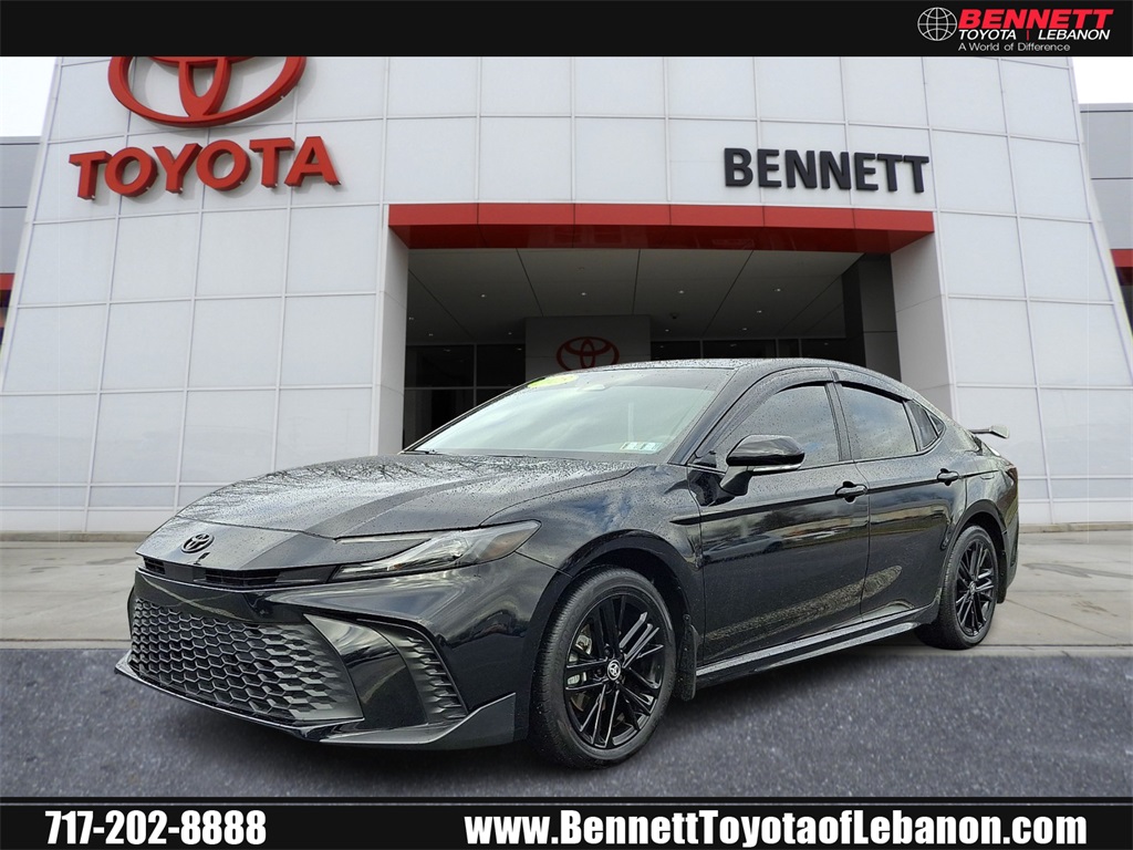 2025 Toyota Camry SE's photo