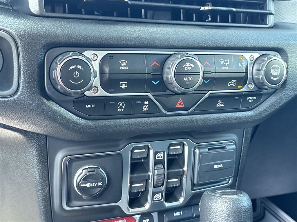 2025 Jeep Gladiator Willys photo 21