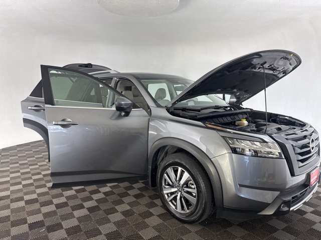 2022 Nissan Pathfinder SL photo 9