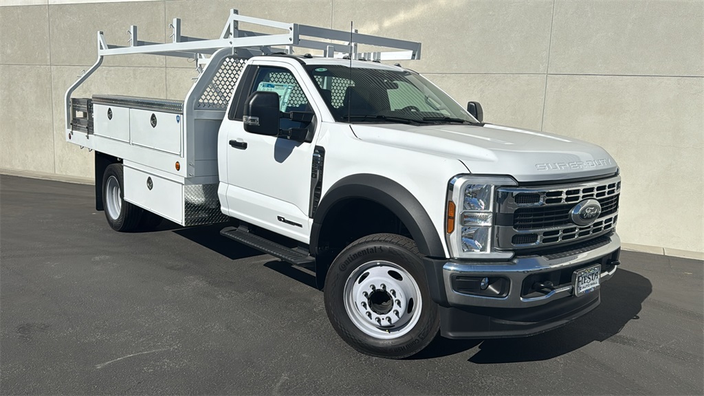 2025 Ford F-550 Super Duty Chassis Cab XL's photo
