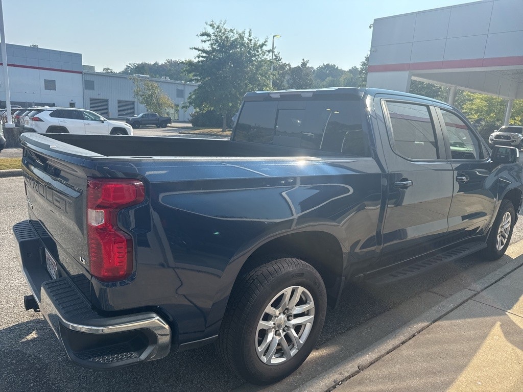 2021 Chevrolet Silverado 1500 LT photo 3