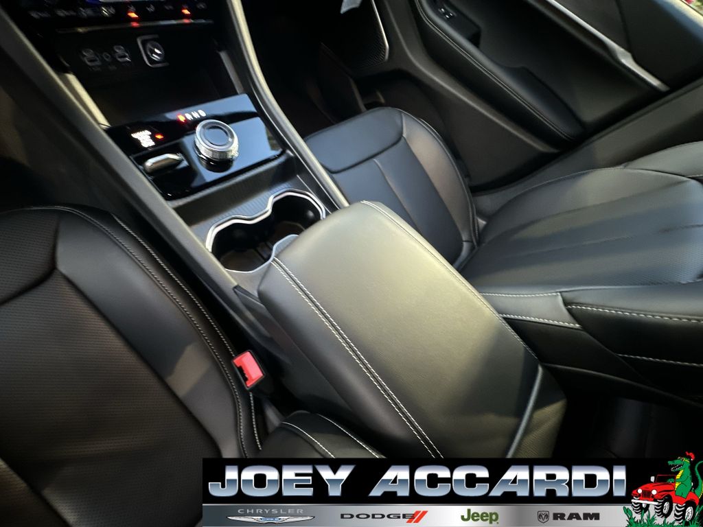 2025 Jeep Grand Cherokee Limited photo 21