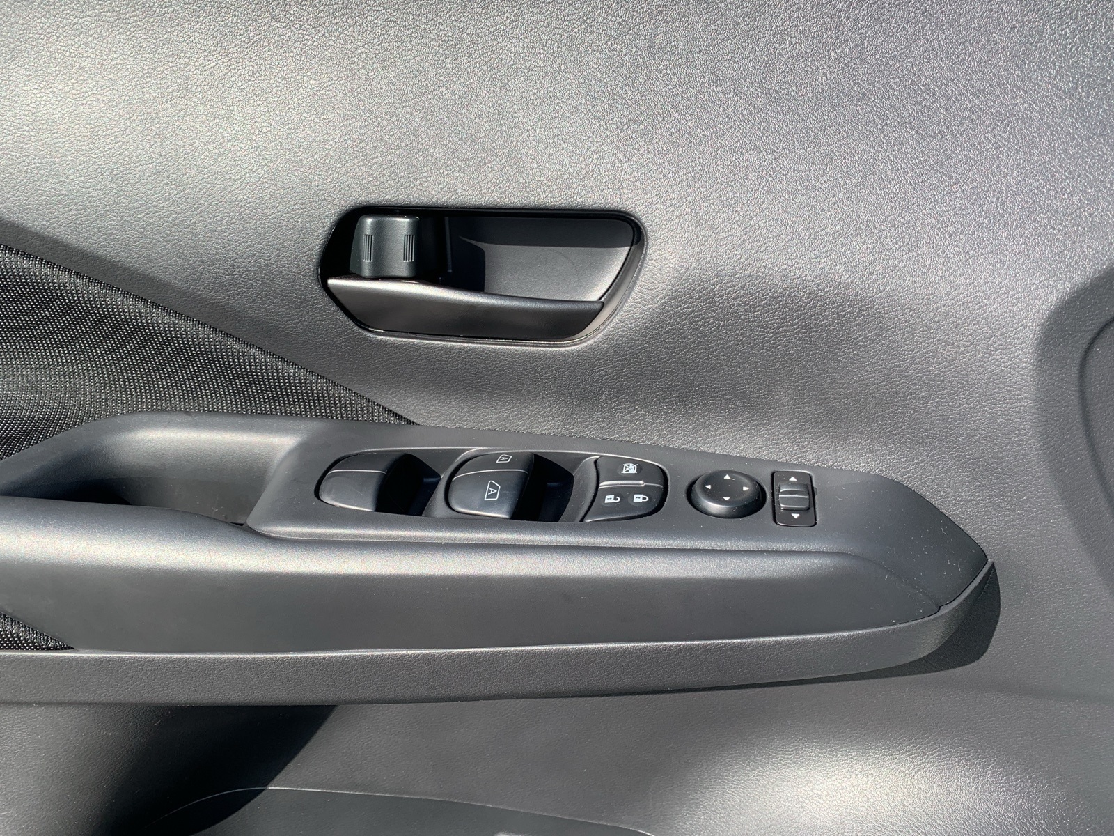 2025 Nissan Kicks Play S photo 4