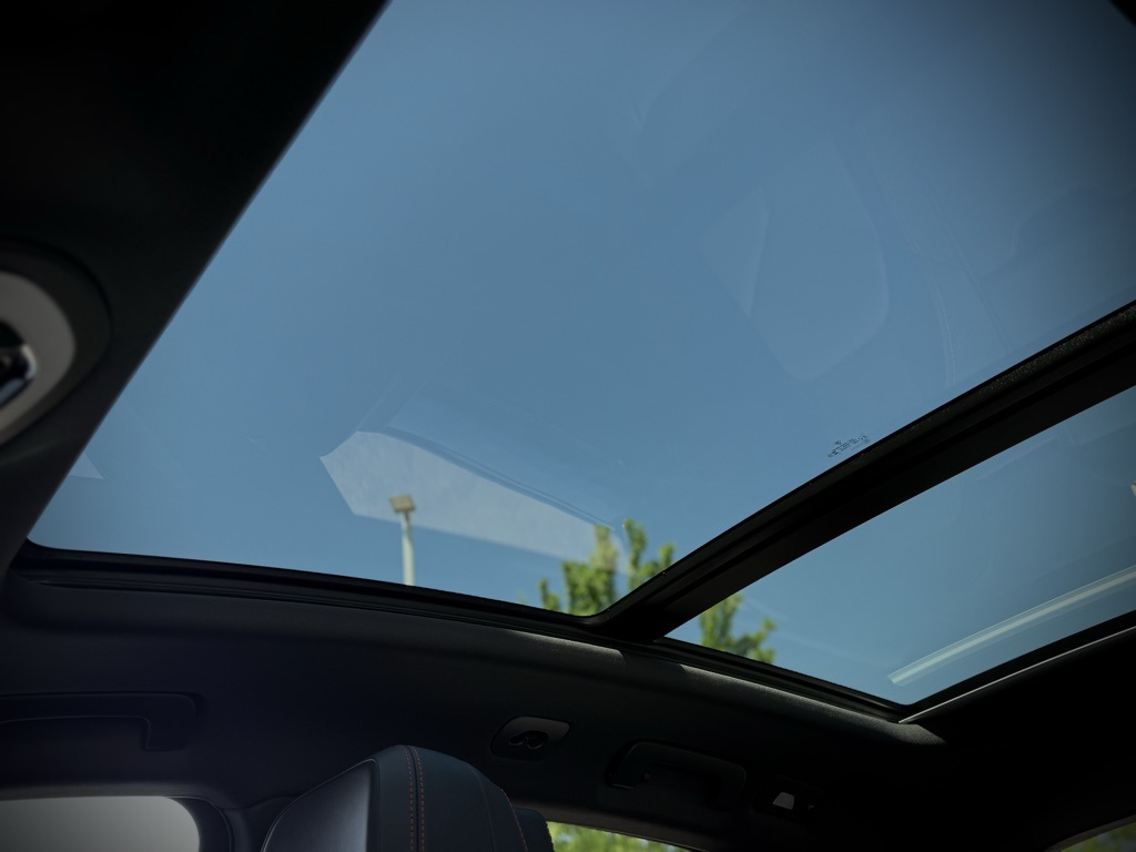 2025 Porsche Macan T photo 6