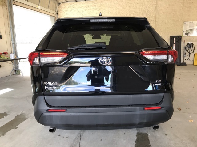 2021 Toyota RAV4 LE photo 4