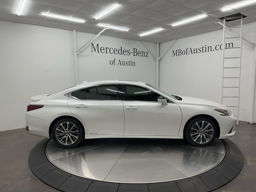 2021 Lexus ES 300h photo 8