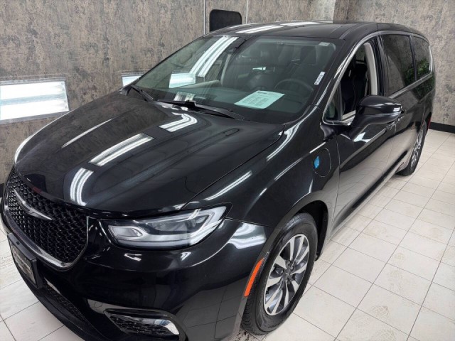 2023 Chrysler Pacifica Hybrid Touring L