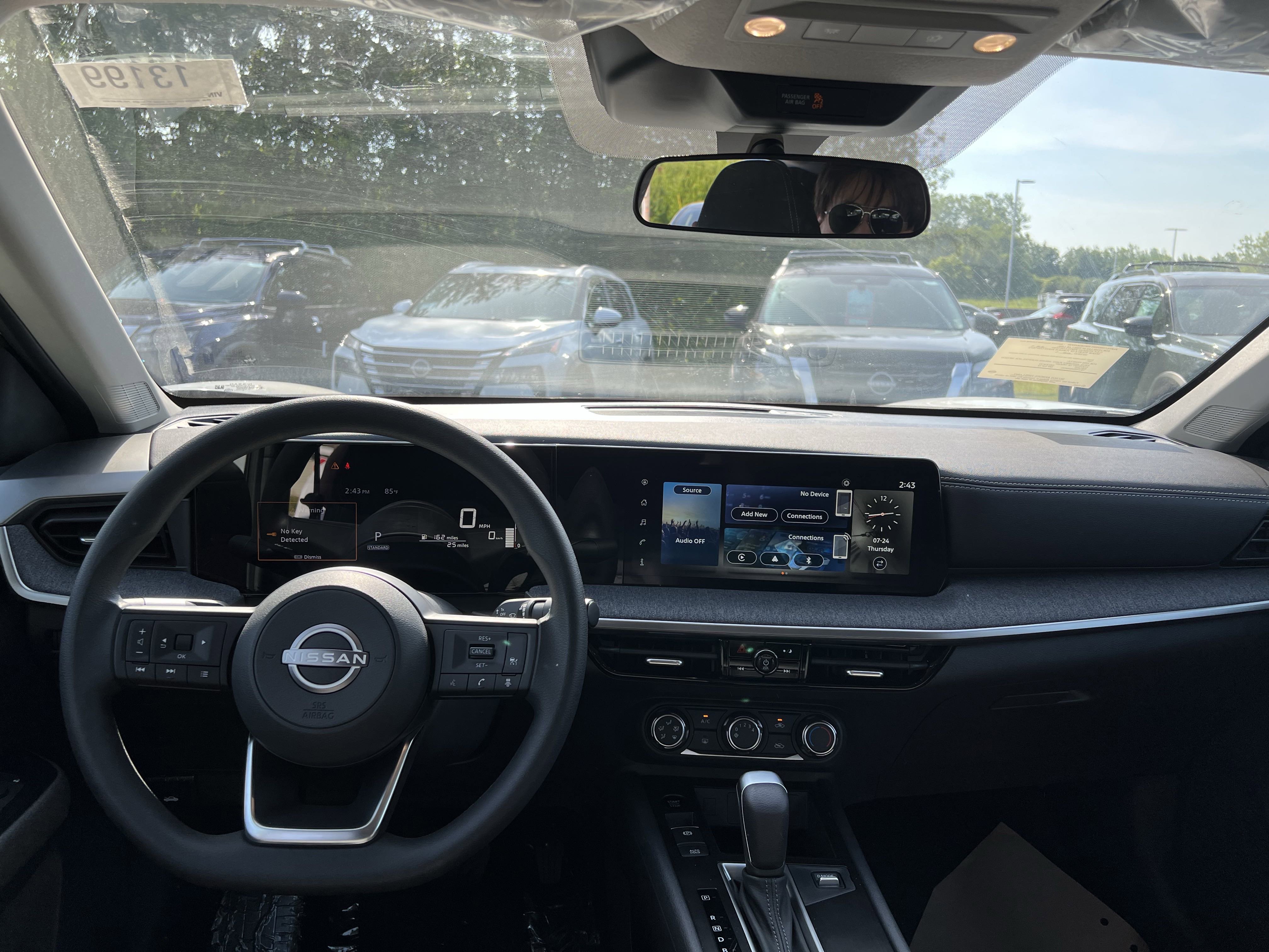 2025 Nissan Kicks SV photo 2