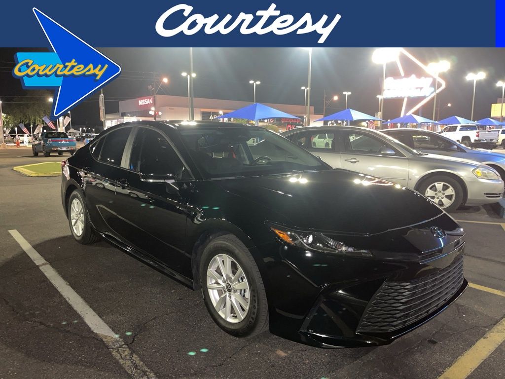 2025 Toyota Camry LE's photo