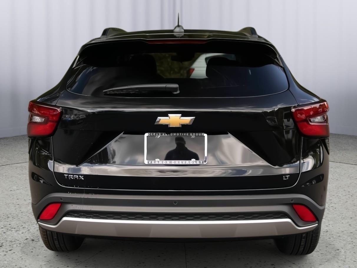 2025 Chevrolet Trax LT photo 6