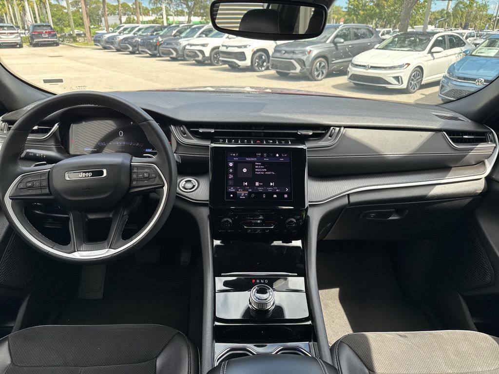 2023 Jeep Grand Cherokee Altitude photo 11